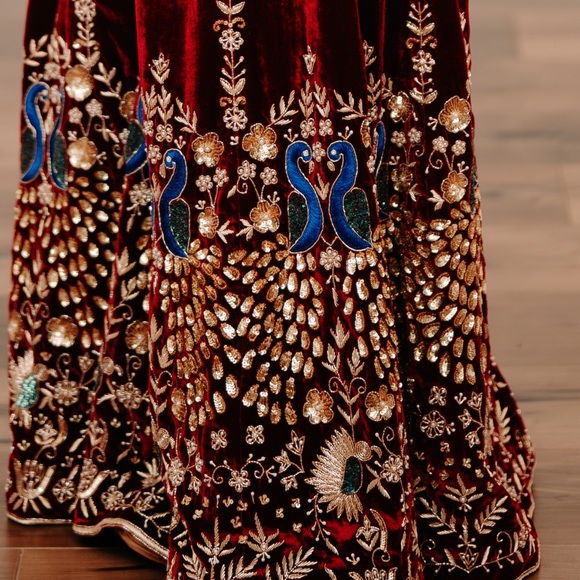 Shrara suit in deep maroon colour. It’s on a velvet fabric. Fits size XS-S. - Picture 1 of 4